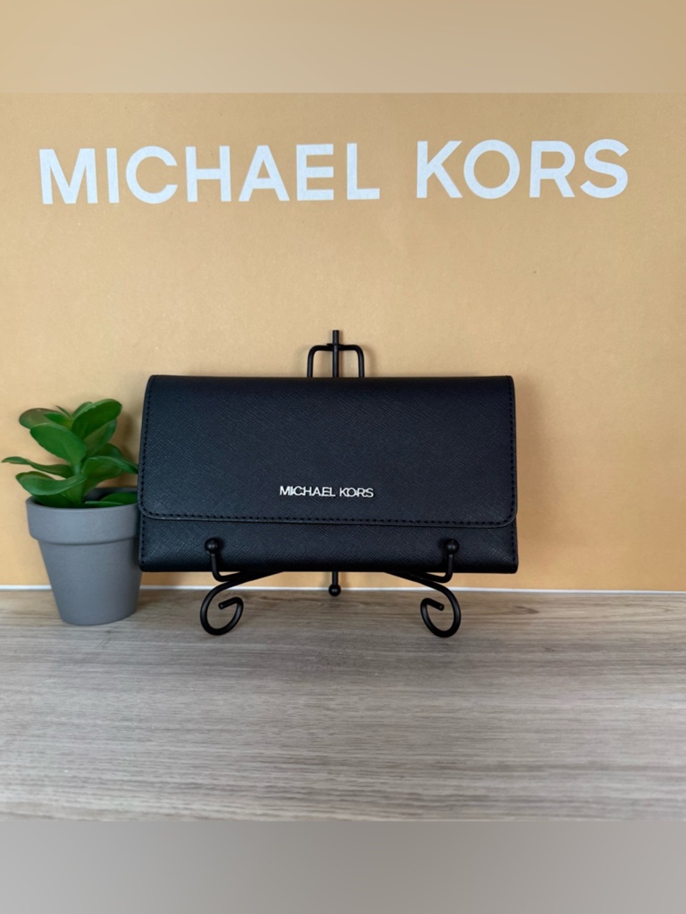 Michael Kors Wallet - Picture 2 of 8